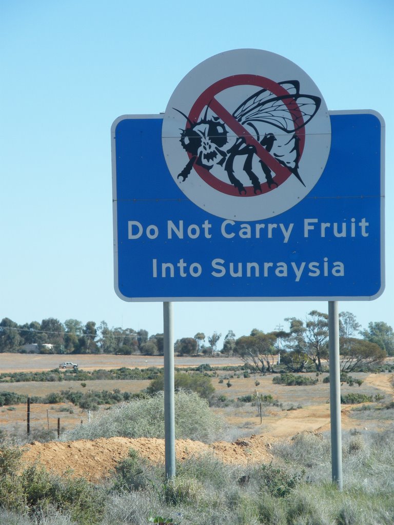 Fruit Fly Warning sign - Euston