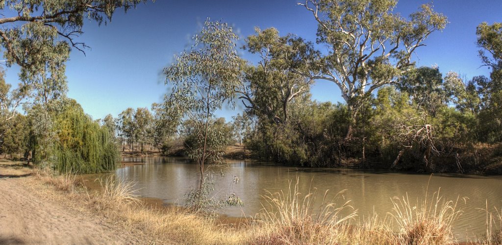 Distance between St and Mungindi. How many miles from St