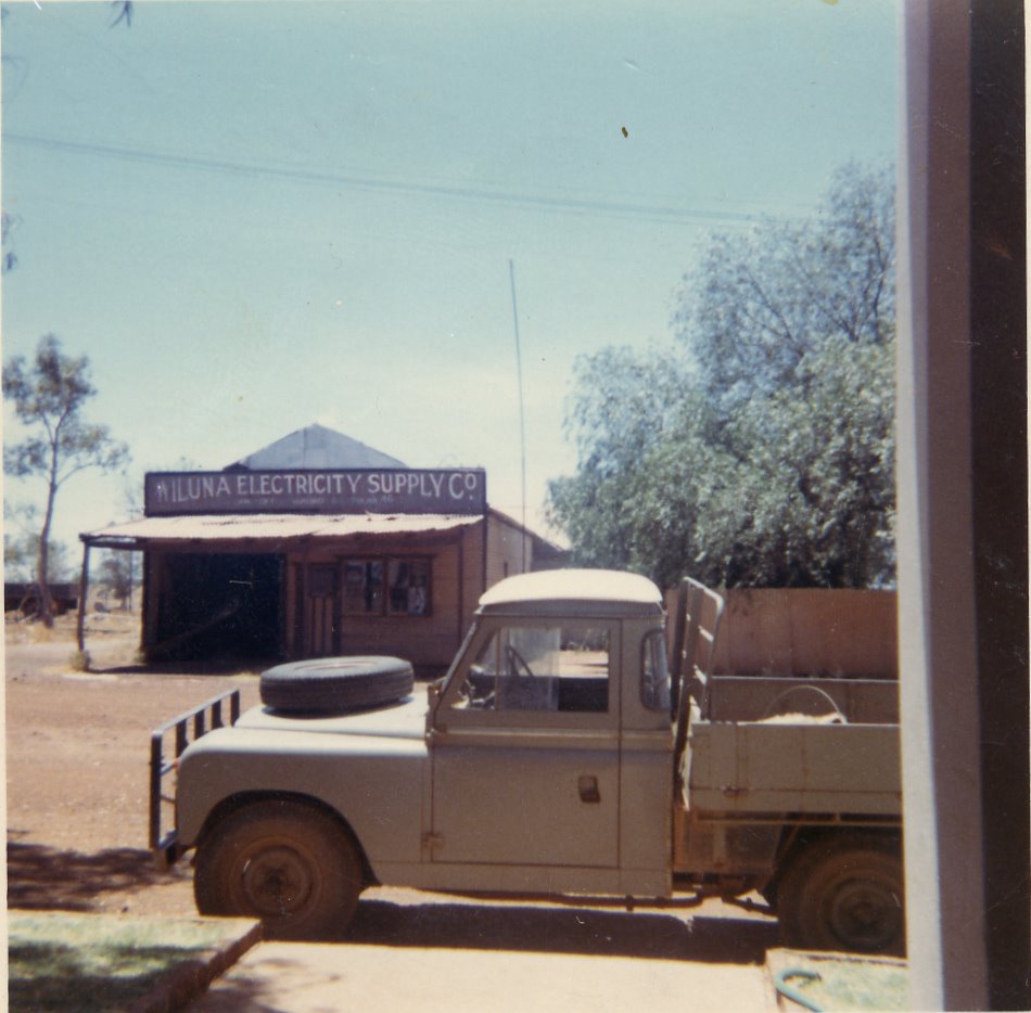 Distance between Wiluna and Meekatharra. How many miles from Wiluna to