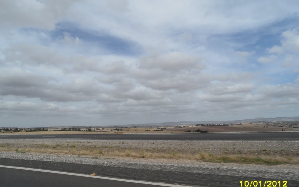 View across Fields towards Rosedale and Barossa area, from along STURT Highway A20, in KINGSFORT area, on 10-01-2012