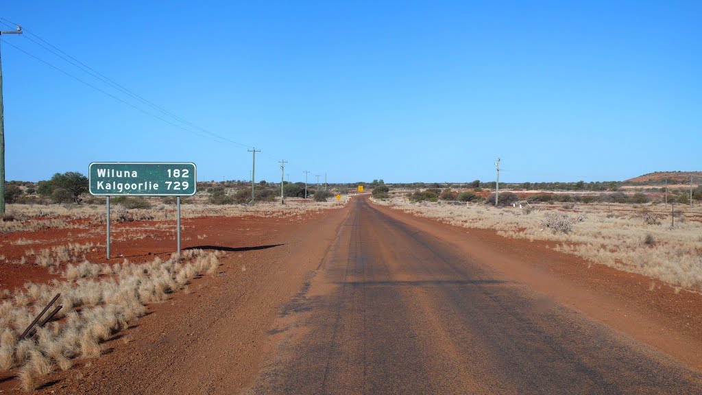 Distance between Wiluna and Meekatharra. How many miles from Wiluna to