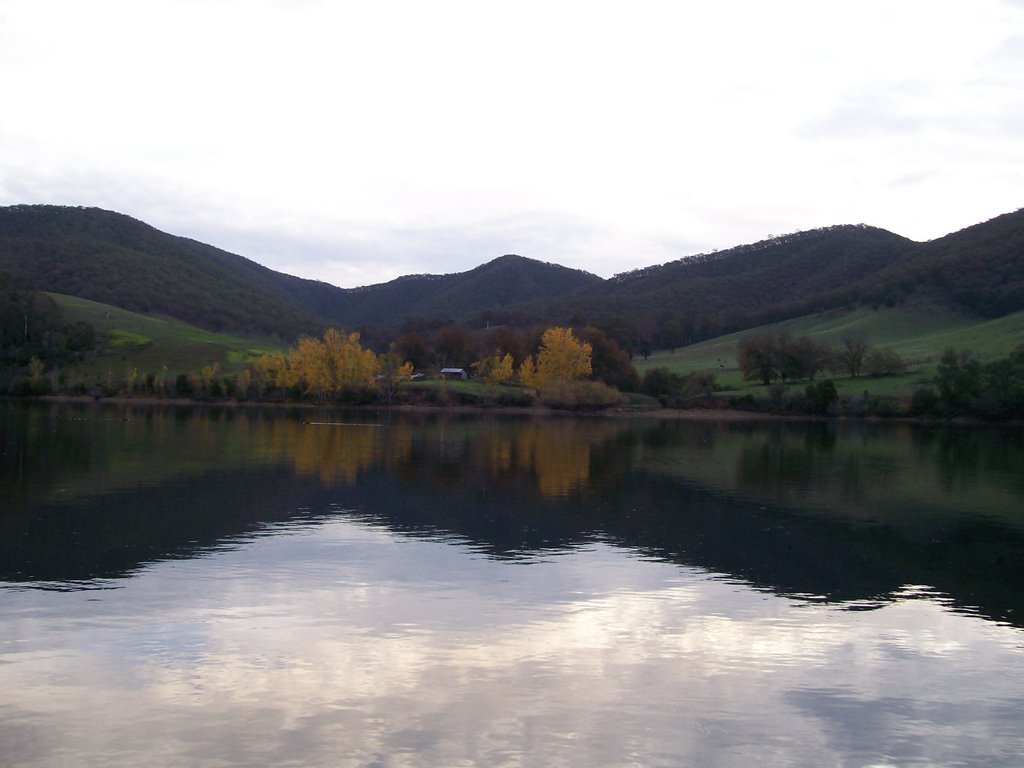 looking from the Khancoban pondage boat ramp